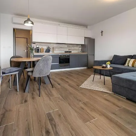 Apartment New Podstrana2 *
